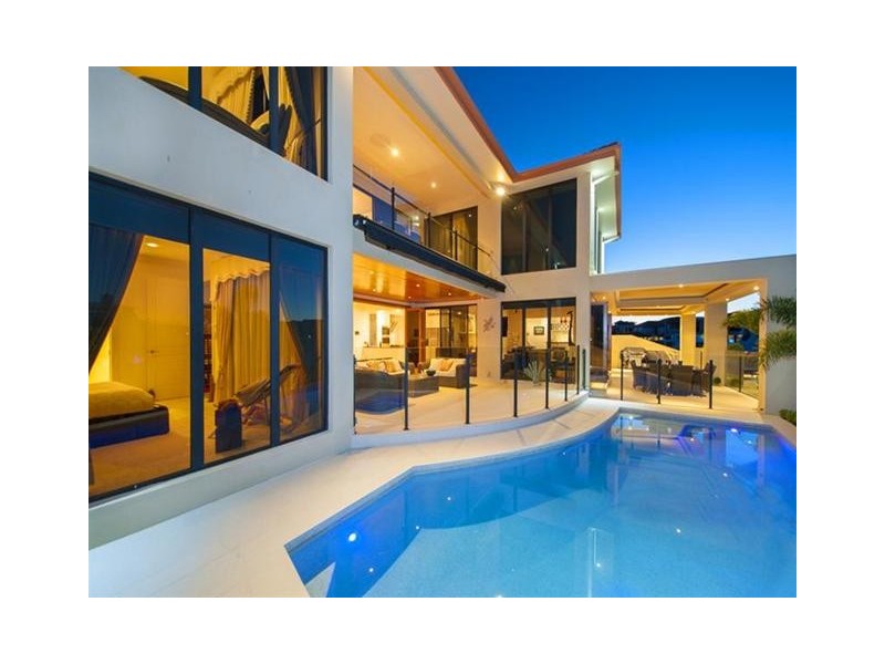 47 King Charles Drive, Paradise Point QLD 4216