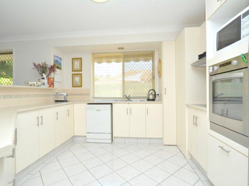 17 Cootharaba Drive, Helensvale QLD 4212