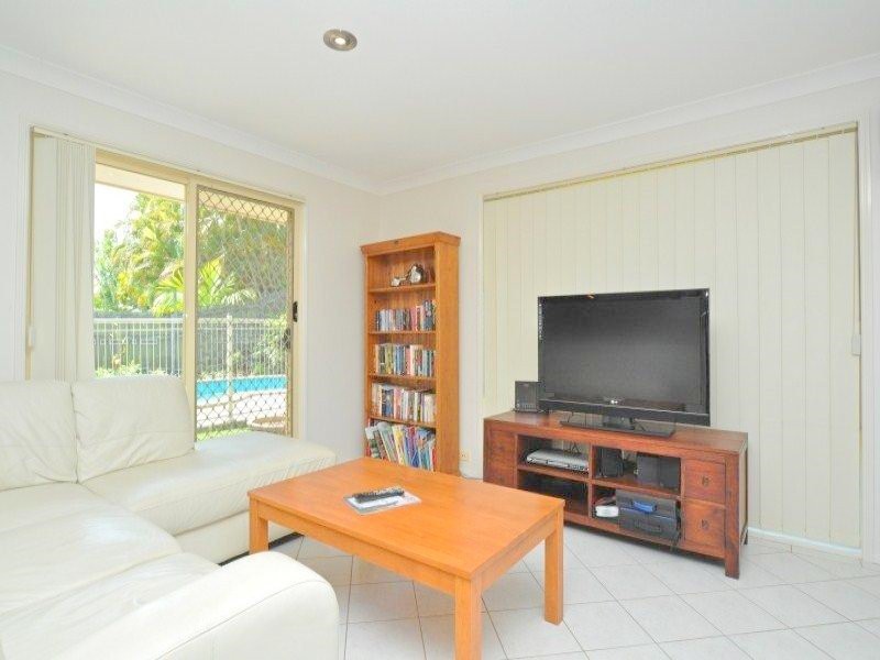 17 Cootharaba Drive, Helensvale QLD 4212