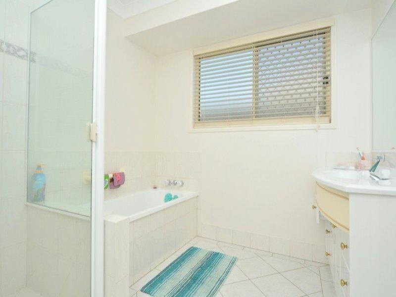 17 Cootharaba Drive, Helensvale QLD 4212