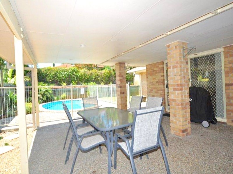17 Cootharaba Drive, Helensvale QLD 4212