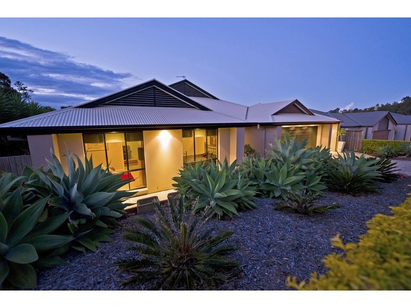 12 Hillary Circuit, Pacific Pines QLD 4211