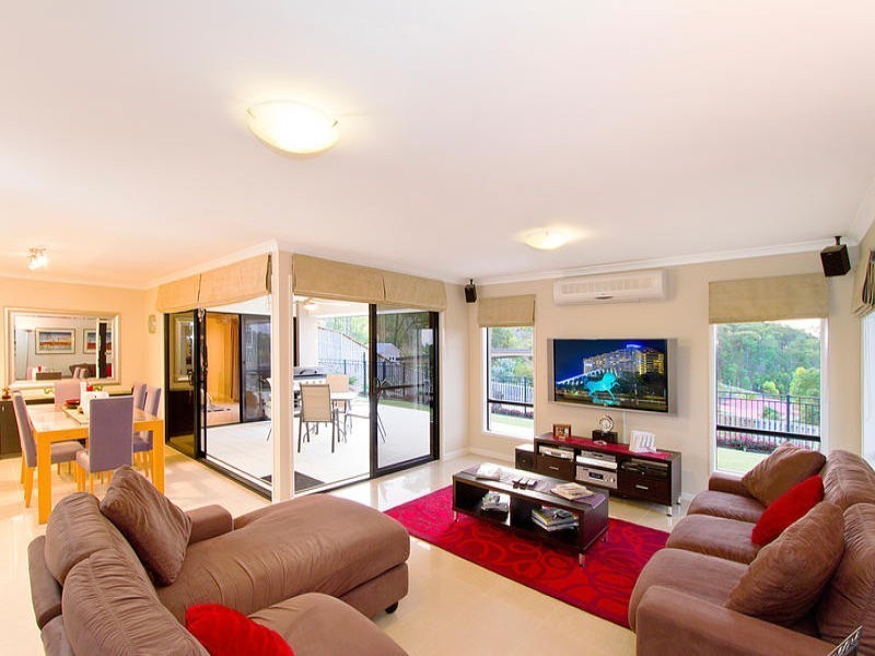 12 Hillary Circuit, Pacific Pines QLD 4211