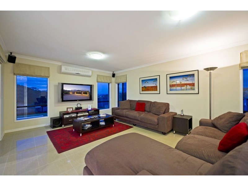 12 Hillary Circuit, Pacific Pines QLD 4211