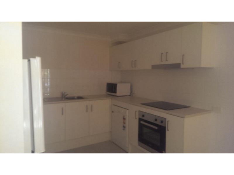 2/20 Whiting Street, Labrador QLD 4215
