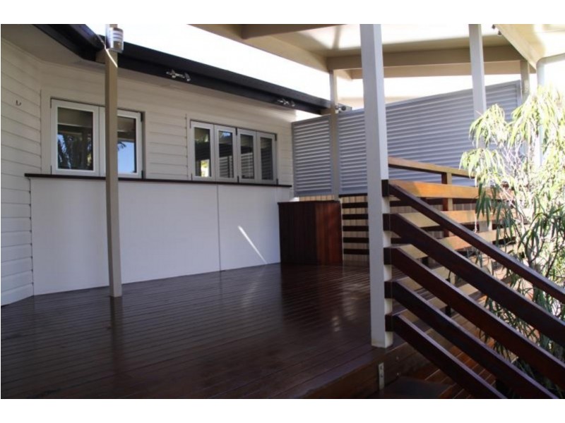 1 THE GLEN, Southport QLD 4215