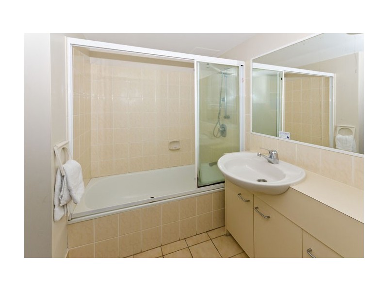 15/37 Bayview Street, Runaway Bay QLD 4216