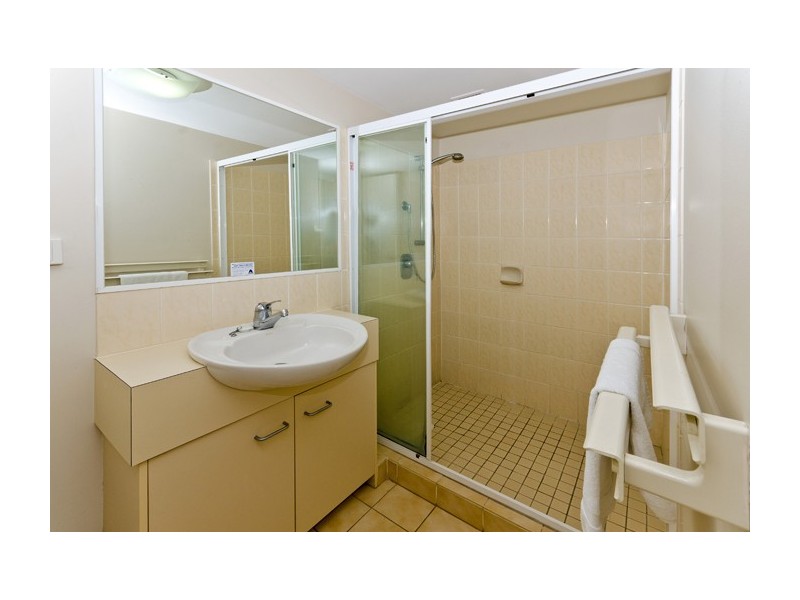 15/37 Bayview Street, Runaway Bay QLD 4216