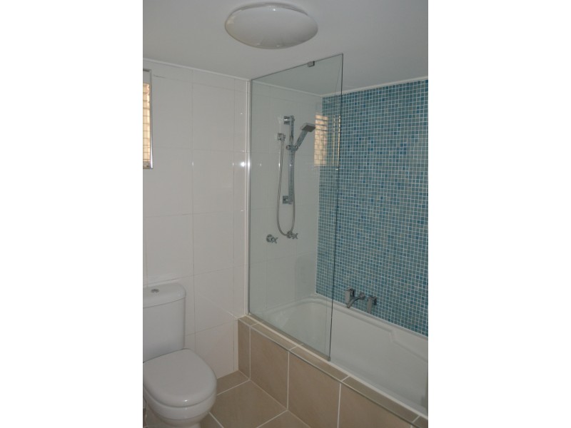 1/164 Frank Street, Labrador QLD 4215