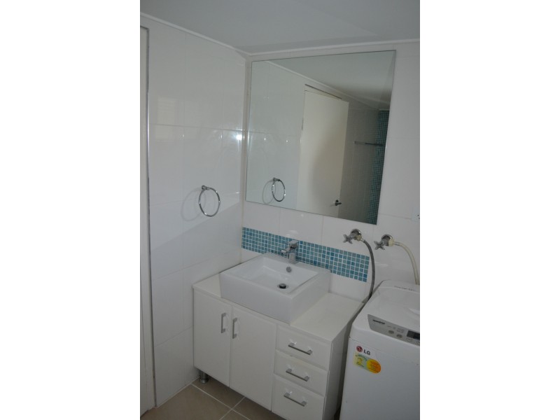 1/164 Frank Street, Labrador QLD 4215