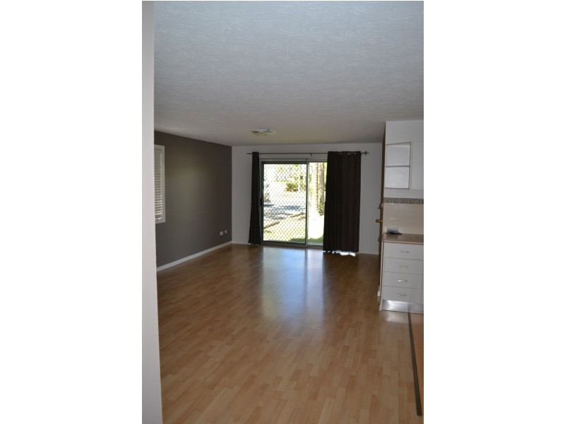 1/164 Frank Street, Labrador QLD 4215