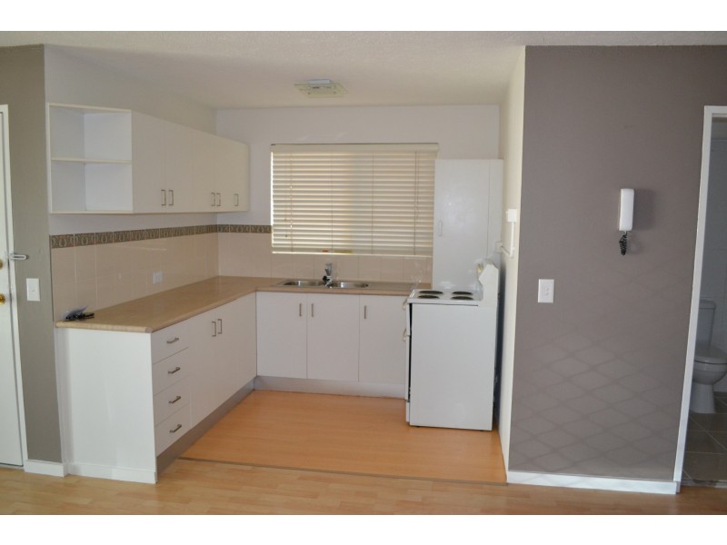 1/164 Frank Street, Labrador QLD 4215