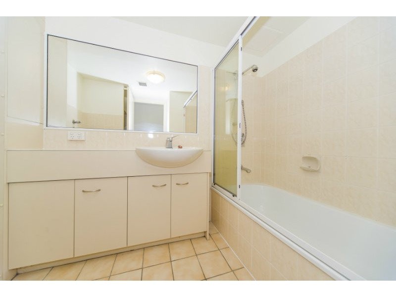 21/37 Bayview Street, Runaway Bay QLD 4216