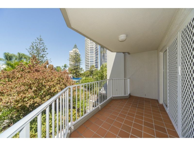 21/37 Bayview Street, Runaway Bay QLD 4216