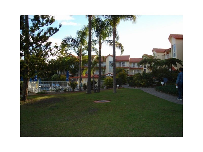 21/37 Bayview Street, Runaway Bay QLD 4216