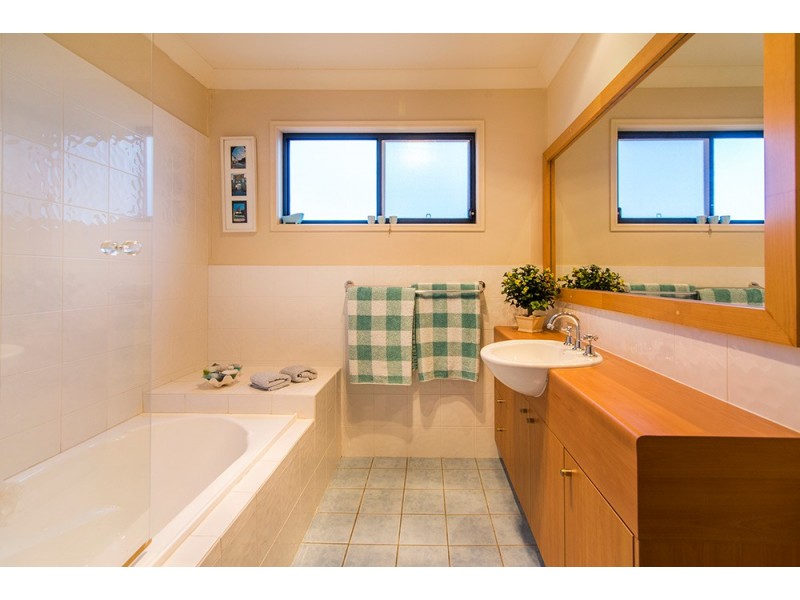 102A The Esplanade, Paradise Point QLD 4216