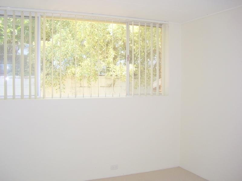 6/4 Marine Parade, Southport QLD 4215