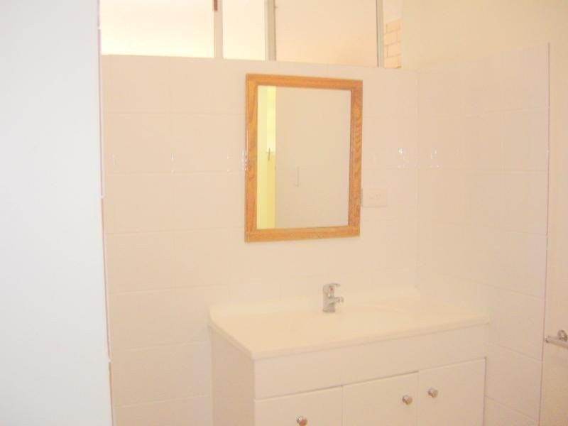 6/4 Marine Parade, Southport QLD 4215