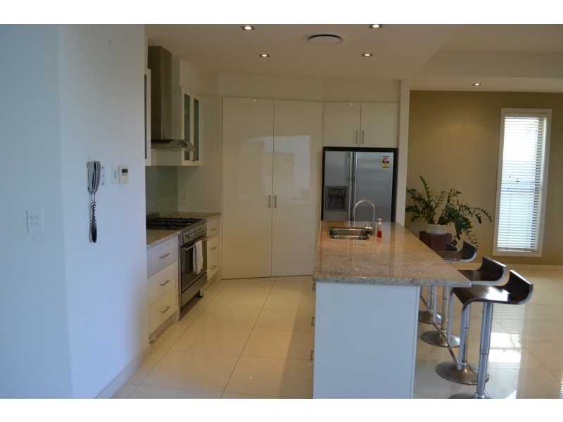 Villa 1, 2022 The Boulevard “Royal Pines”, Benowa QLD 4217