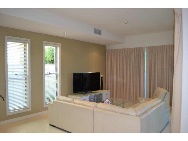 Villa 1, 2022 The Boulevard “Royal Pines”, Benowa QLD 4217