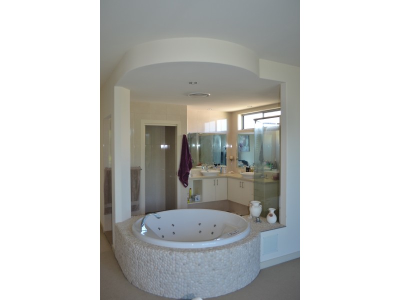 Villa 1, 2022 The Boulevard “Royal Pines”, Benowa QLD 4217