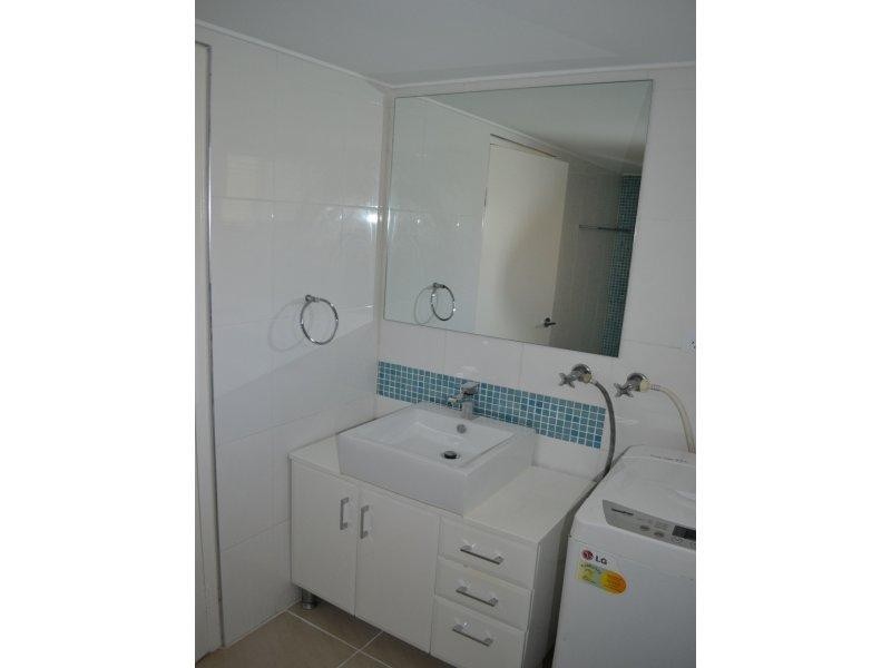 1/164 Frank Street, Labrador QLD 4215