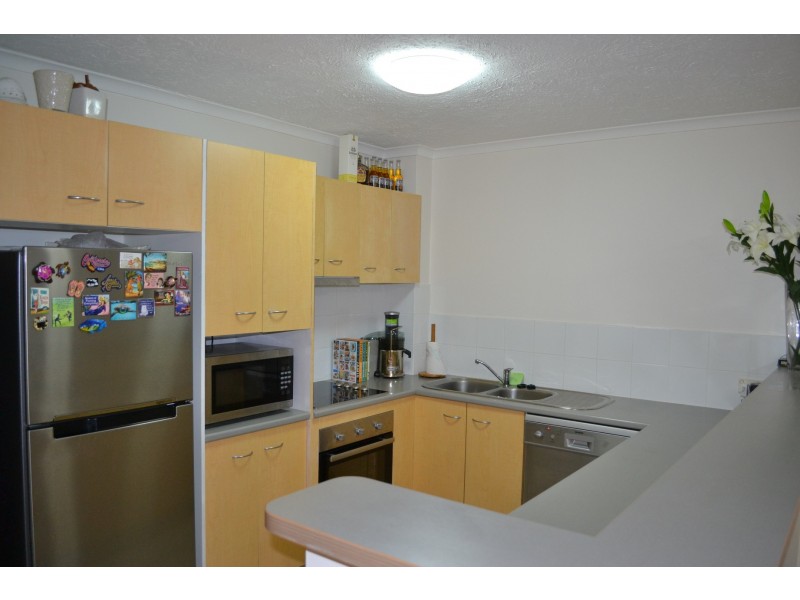 4/9 Bright Ave, Labrador QLD 4215