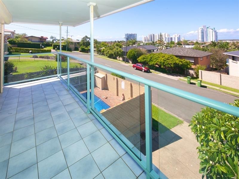 5 Reynolds Ave, Labrador QLD 4215