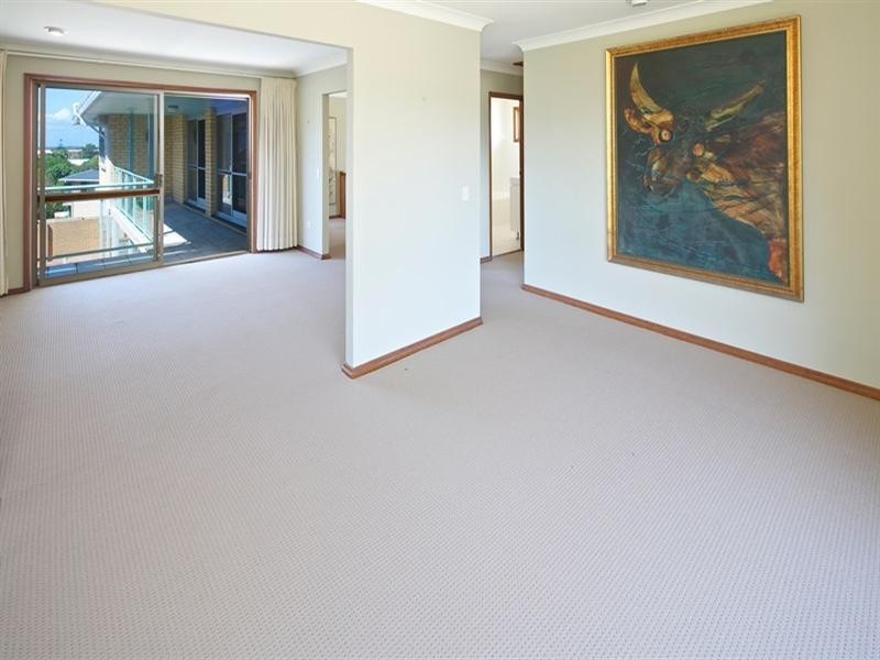 5 Reynolds Ave, Labrador QLD 4215