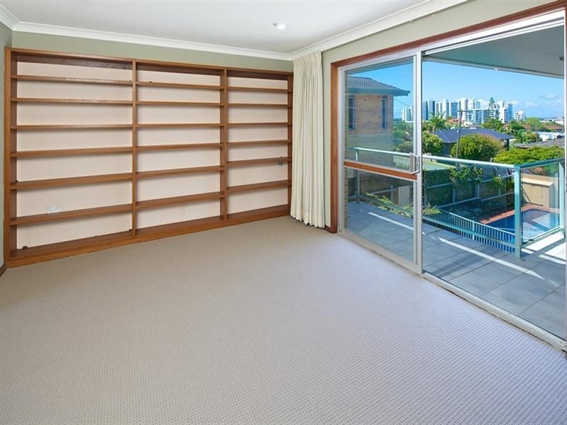 5 Reynolds Ave, Labrador QLD 4215