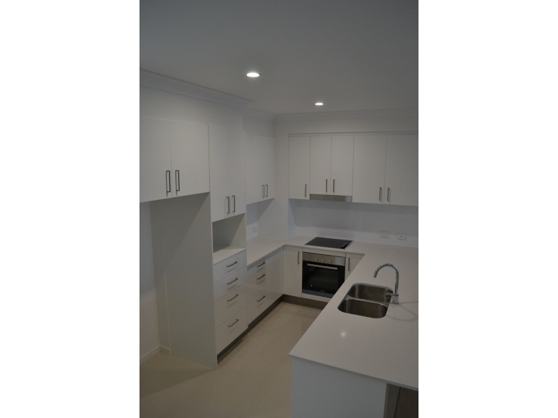 7/88 Broadwater Avenue, Hope Island QLD 4212