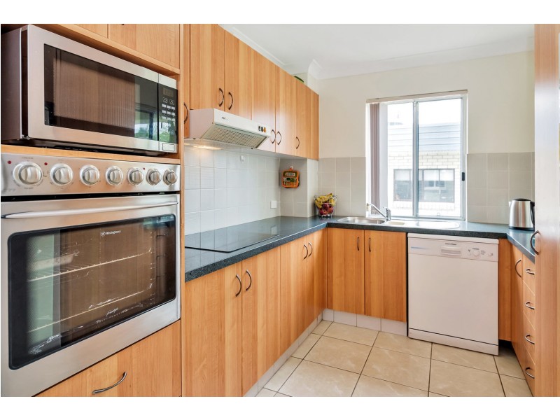 5/194 Marine Parade, Labrador QLD 4215