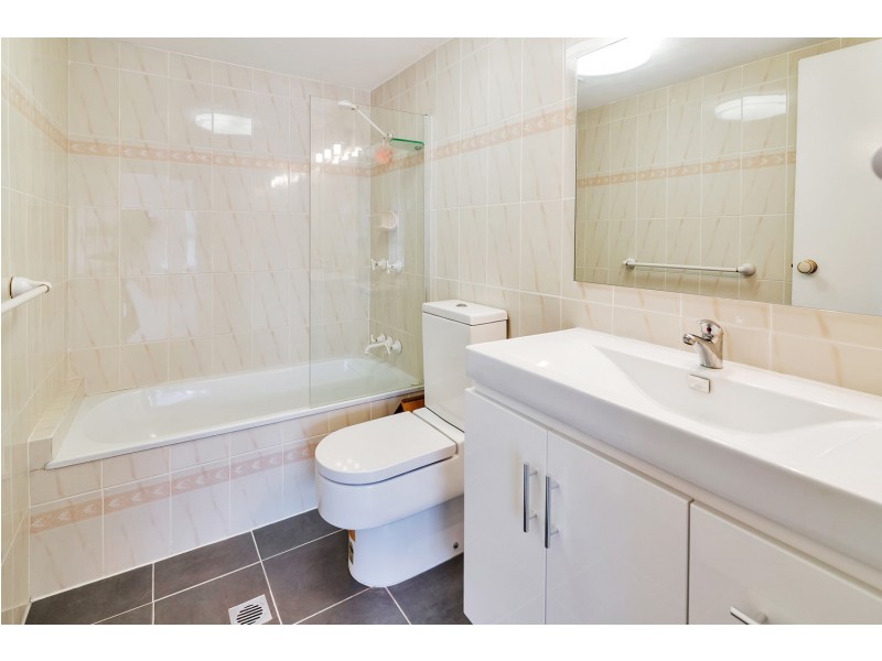 5/194 Marine Parade, Labrador QLD 4215