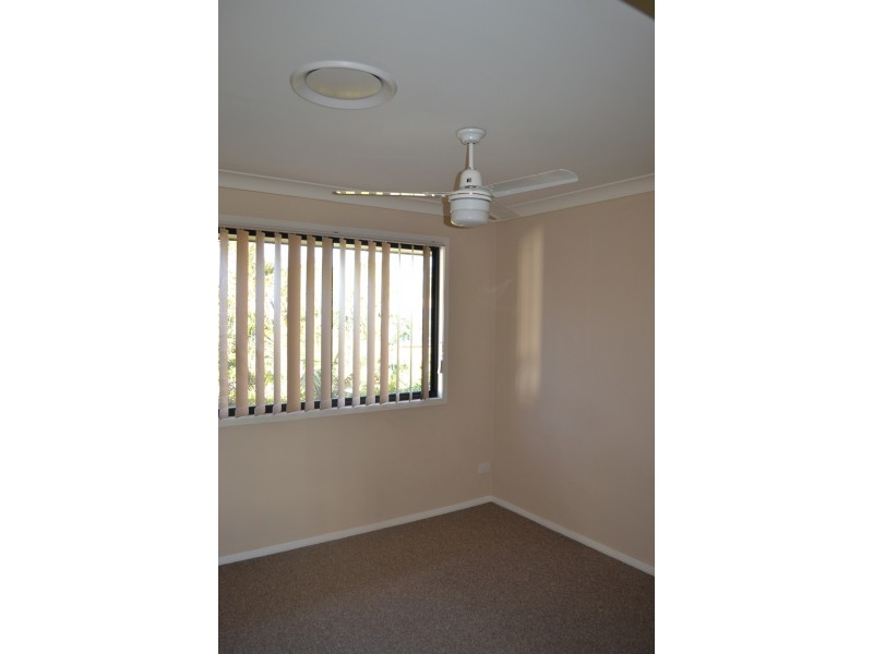 2/86 Imperial Parade, Labrador QLD 4215