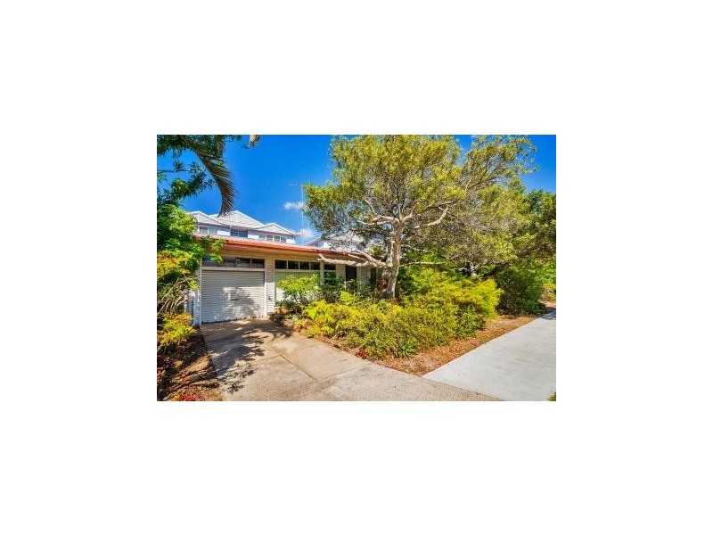 8 Whiting Street, Labrador QLD 4215