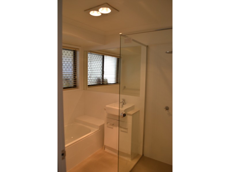 2/15 Morinda Way, Labrador QLD 4215