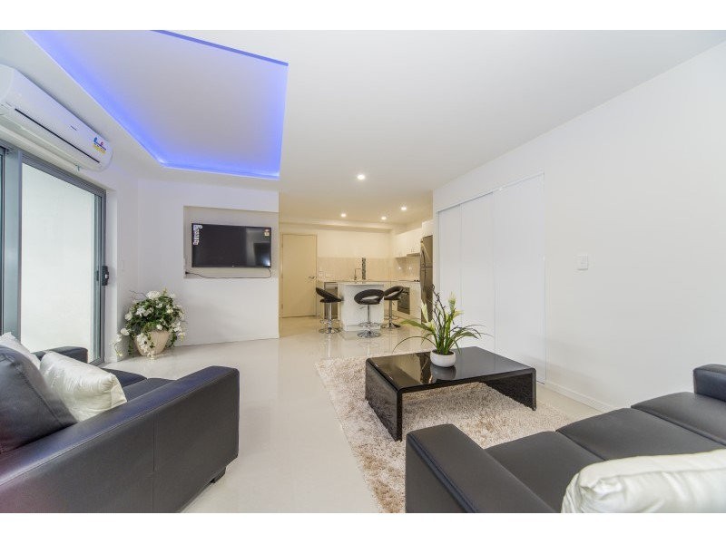 4-6 Bradford Street, Labrador QLD 4215