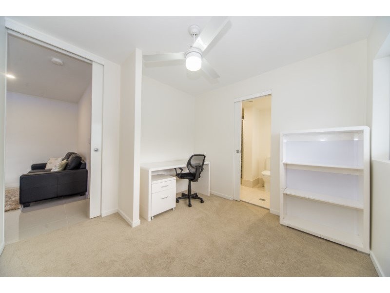 4-6 Bradford Street, Labrador QLD 4215