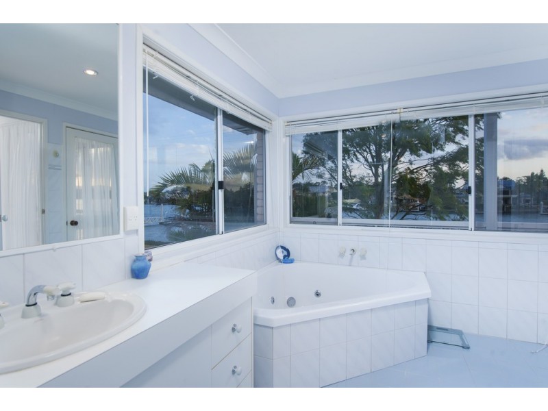 15 Lachlan Drive, Coomera QLD 4209