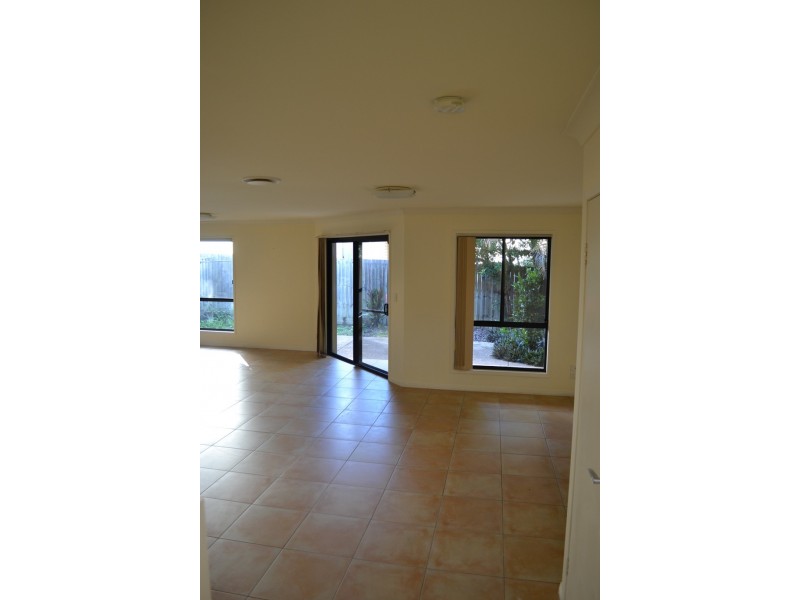 2/86-88 Imperial Parade, Labrador QLD 4215