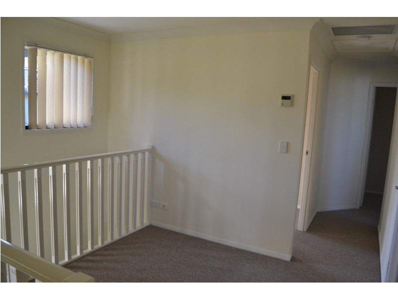 2/86-88 Imperial Parade, Labrador QLD 4215