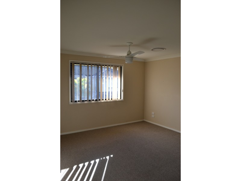 2/86-88 Imperial Parade, Labrador QLD 4215