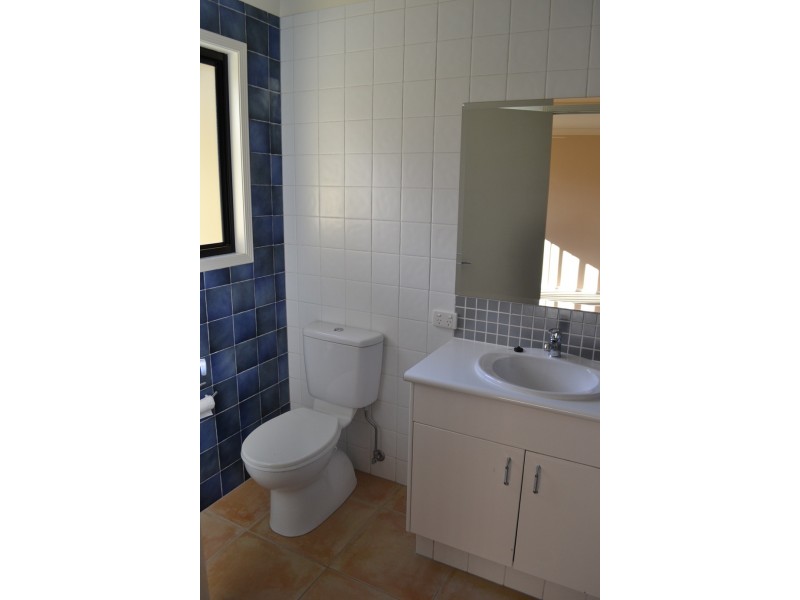 2/86-88 Imperial Parade, Labrador QLD 4215