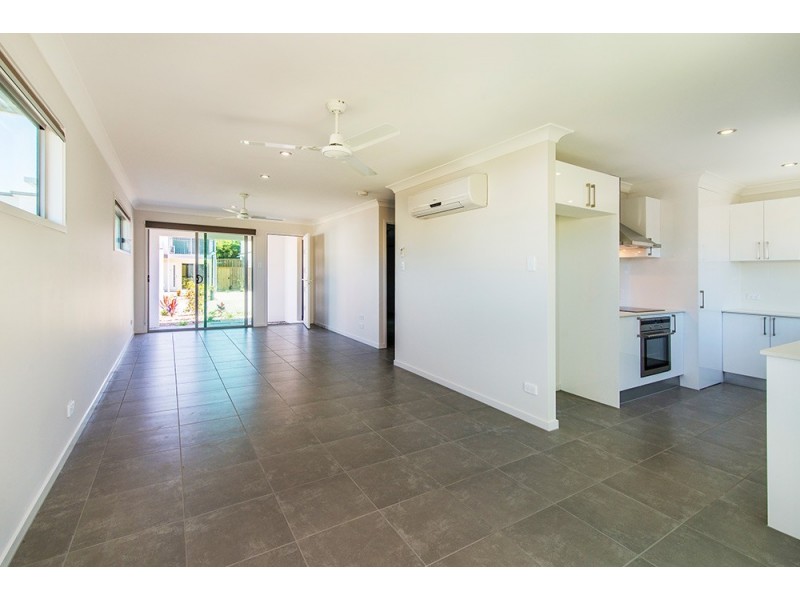 4/177 Central Street, Labrador QLD 4215