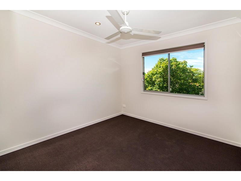 4/177 Central Street, Labrador QLD 4215