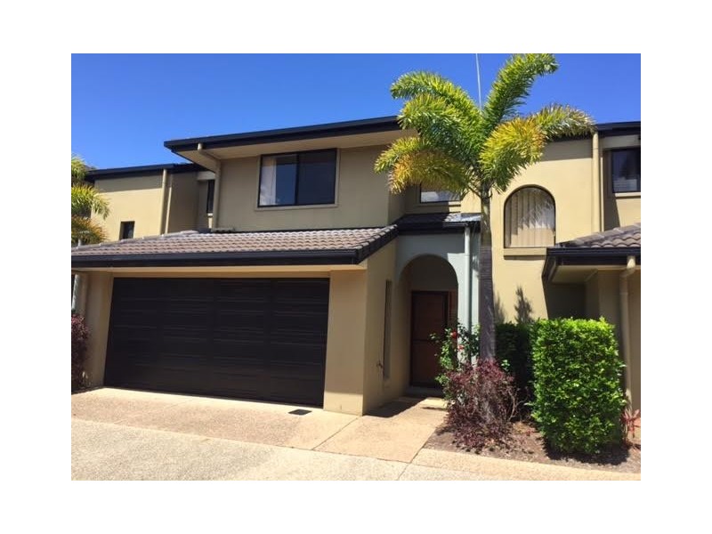 2/86 Imperial Parade, Labrador QLD 4215