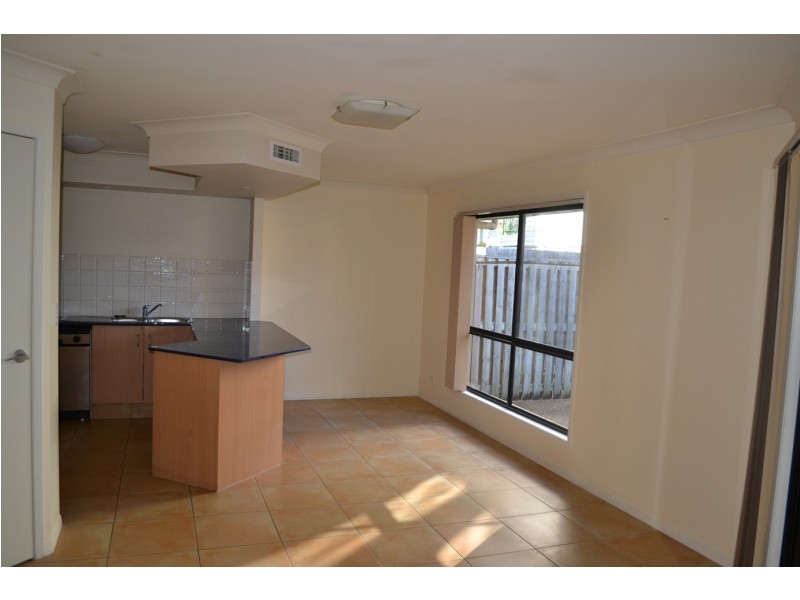 2/86 Imperial Parade, Labrador QLD 4215