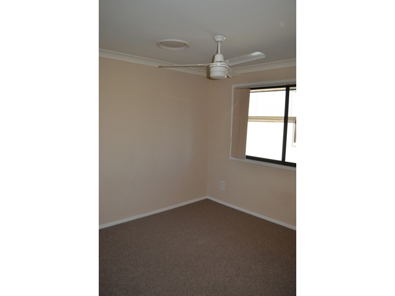 2/86 Imperial Parade, Labrador QLD 4215