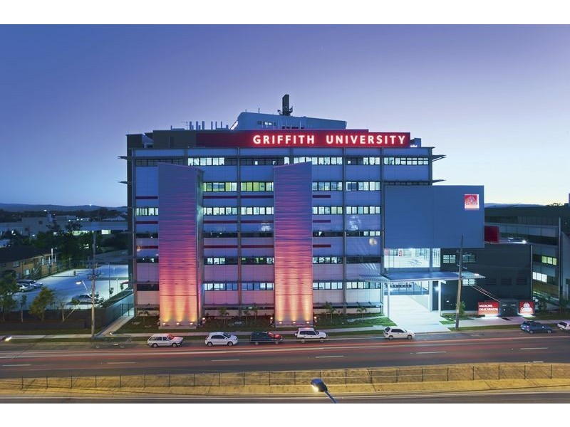 2/86 Imperial Parade, Labrador QLD 4215