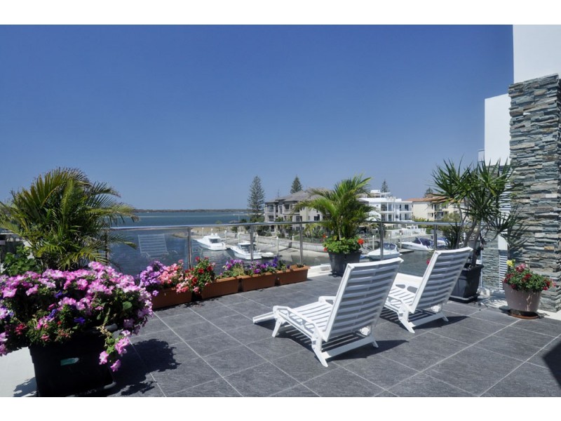 10/27-29 Madang Crescent, Runaway Bay QLD 4216